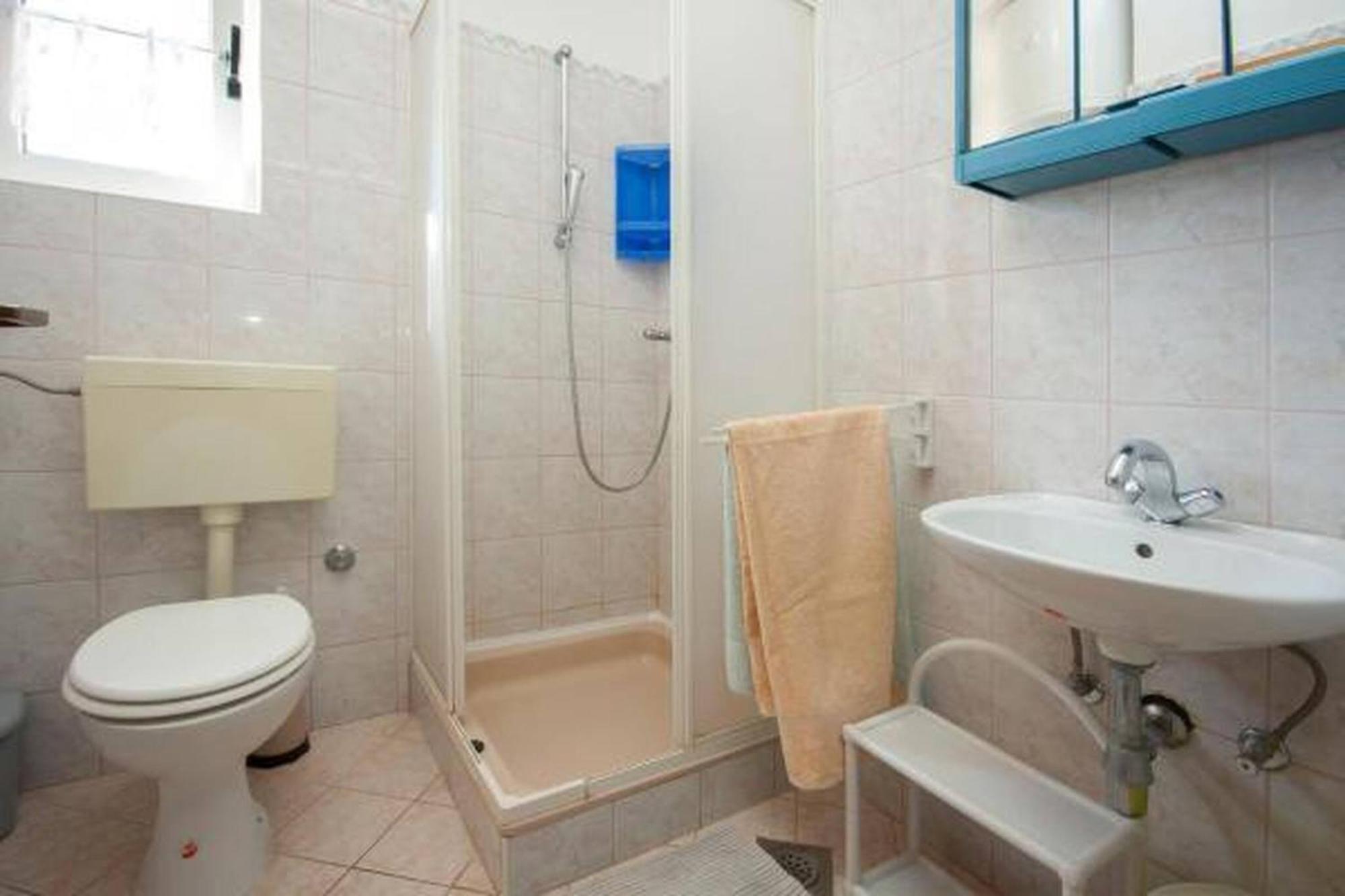 Apartment Maretic Brodarica Center